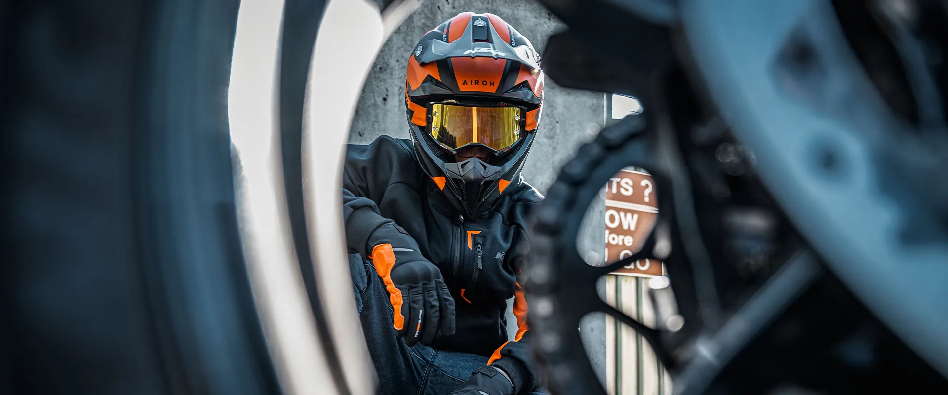 PHO_BIKE_DET_KTM-naked-bikes-200-duke-india-action-image-2_#SALL_#AEPI_#V1