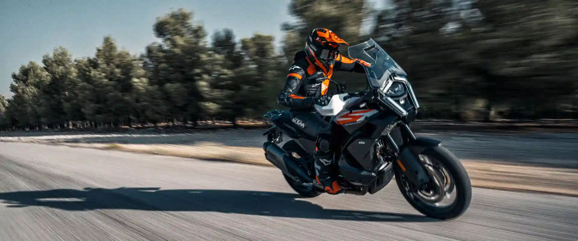 PHO_BIKE_DET_MY25-KTM-1390-SUPER-ADVENTURE-S-ACTION-3_#SALL_#AEPI_#V1