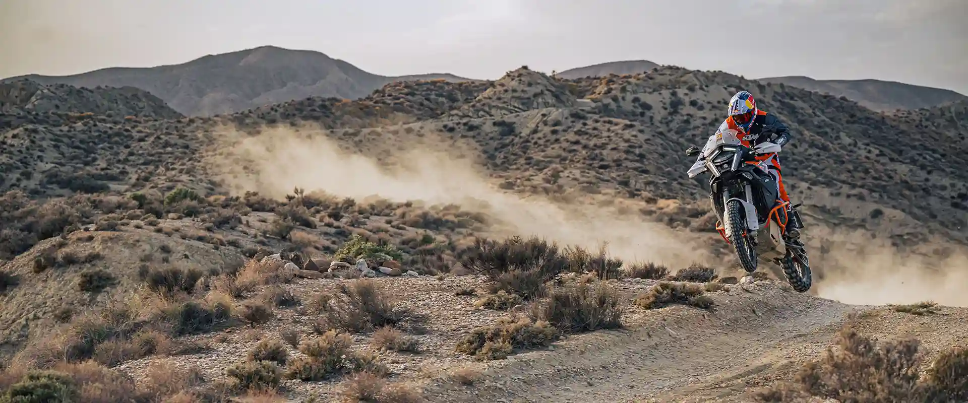 PHO_BIKE_DET_KTM-US-1390-super-adventure-r-action-image-4_#SALL_#AEPI_#V1
