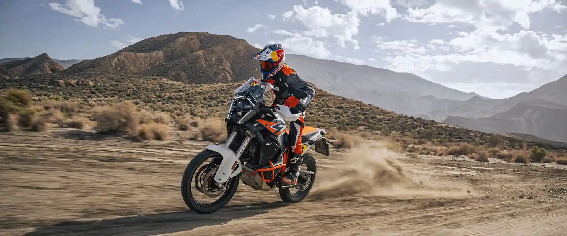 PHO_BIKE_DET_KTM-US-1390-super-adventure-r-action-imge-1_#SALL_#AEPI_#V1