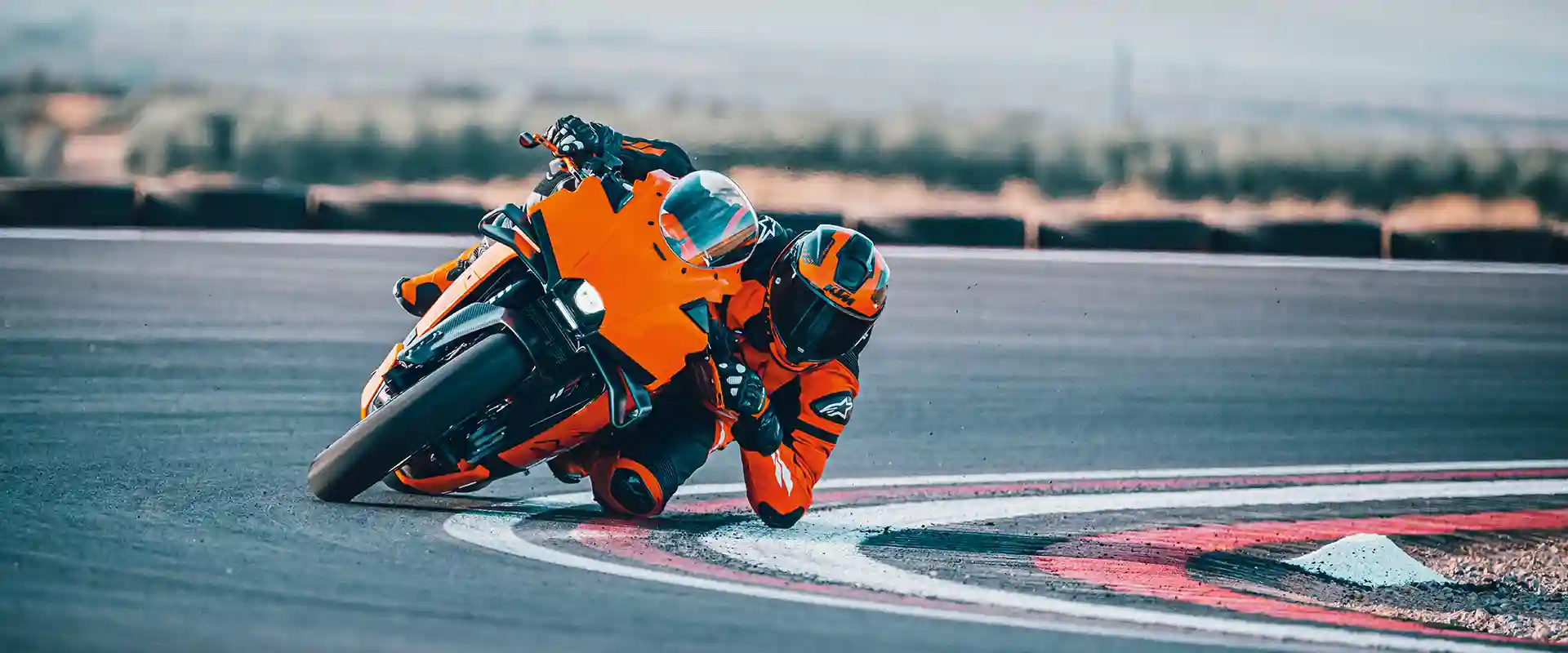 PHO_BIKE_DET_KTM-supersport-990-rcr-desktop-action-3_#SALL_#AEPI_#V1