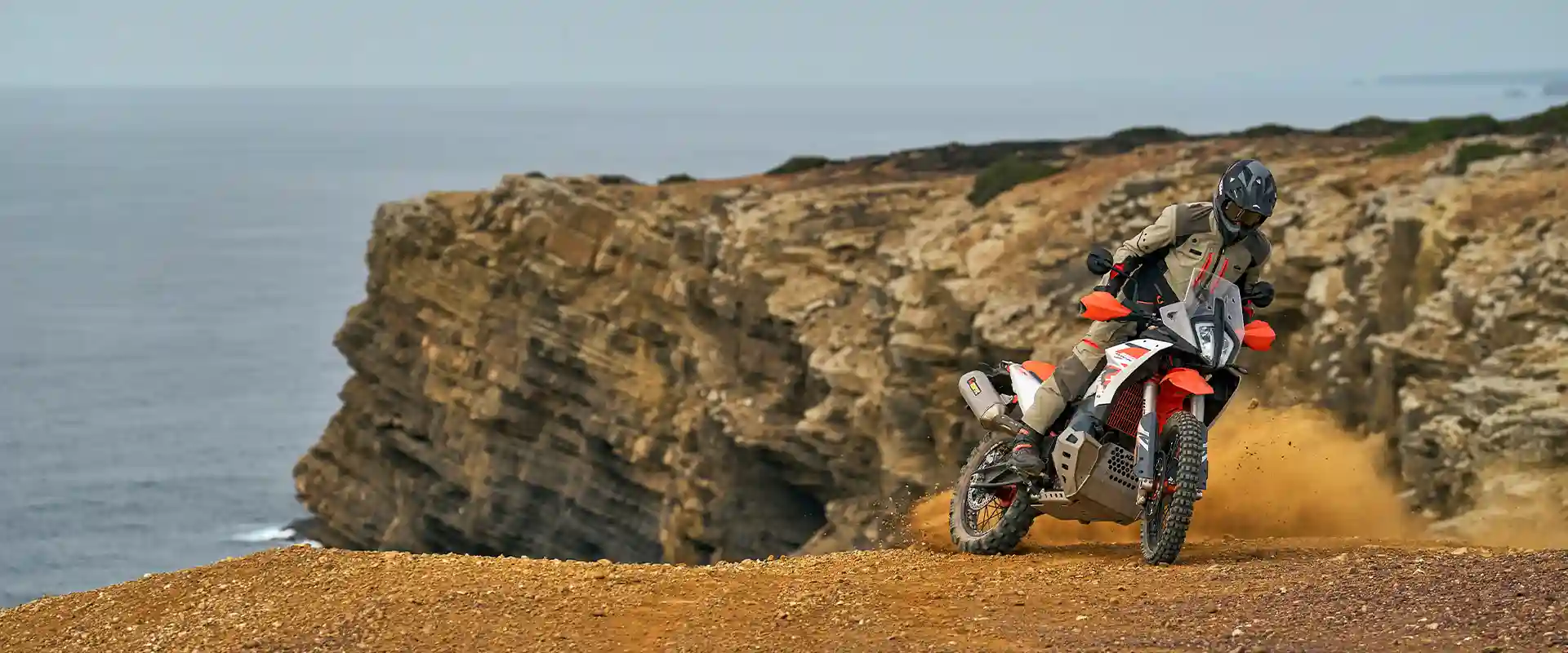 PHO_BIKE_DET_MY25-KTM-890-ADV-R-ACTION-2_#SALL_#AEPI_#V1