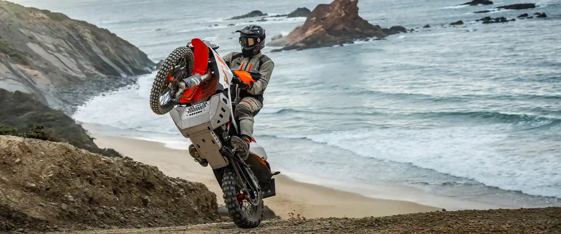 PHO_BIKE_DET_MY25-KTM-890-ADV-R-ACTION-3_#SALL_#AEPI_#V1