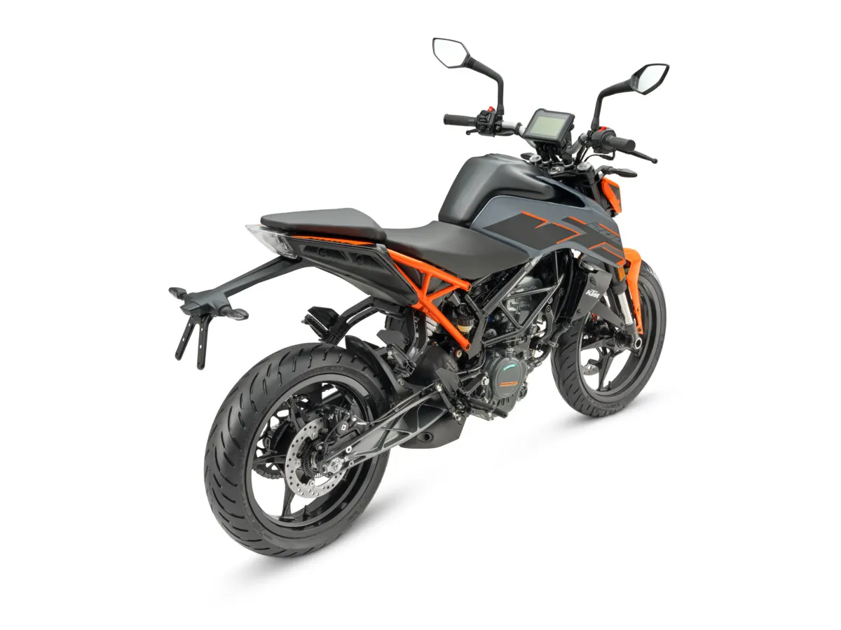 726636_MY26_KTM 200 Duke_45Rear Right_STUDIO_EU_GLOBAL_INDIA_IMAGES