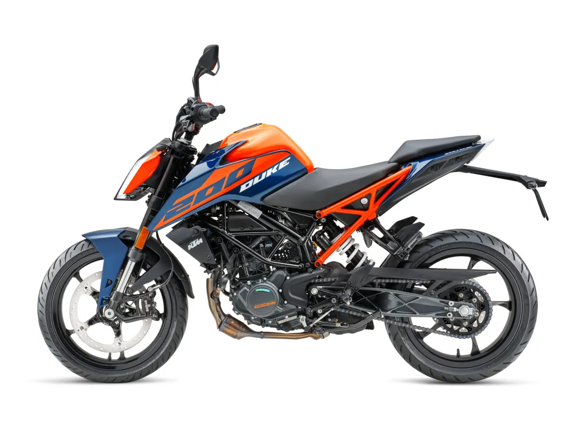 739932_MY26 KTM 200 DUKE 90 right_INDIA